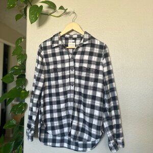 American Eagle Outfitters Black and White Checkered Flannel Shirt